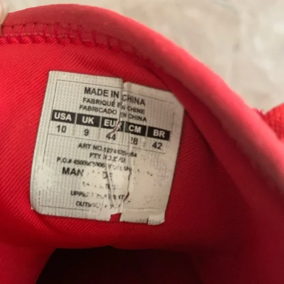 Under Armour Curry 2’.5 and these red colour sneakers are limited edition. - Picture 2 of 5